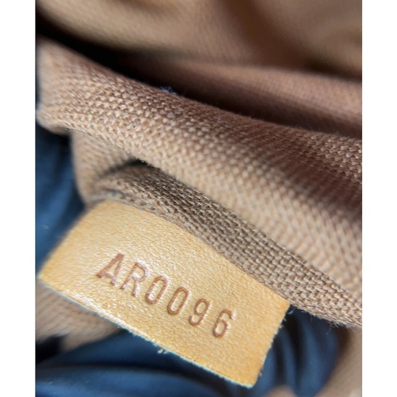 Louis Vuitton Horizontal Locket Monogram Tote - Picture 6 of 15